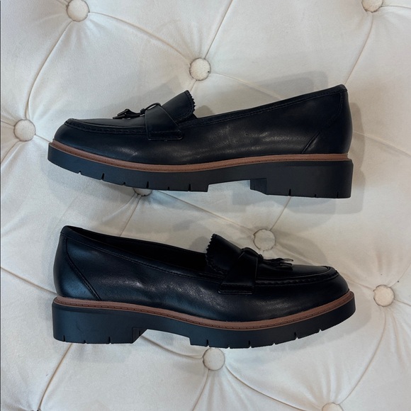 NEW Clarks Women's Black Leather Loafers - Picture 4 of 4